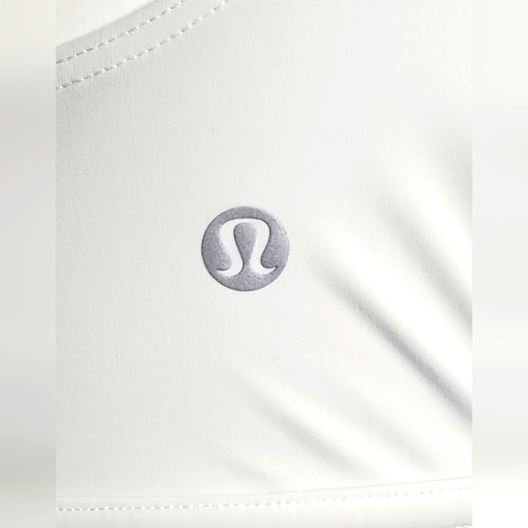 Lululemon Size 8 B/C -Sports Bra in Ocean Air Color (Light Gray) - Picture 4 of 12